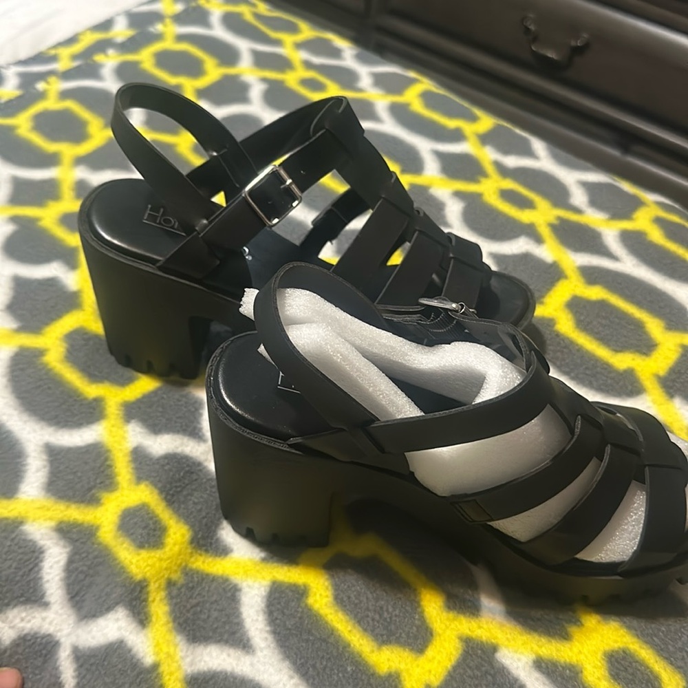 Brand new sandals 7M